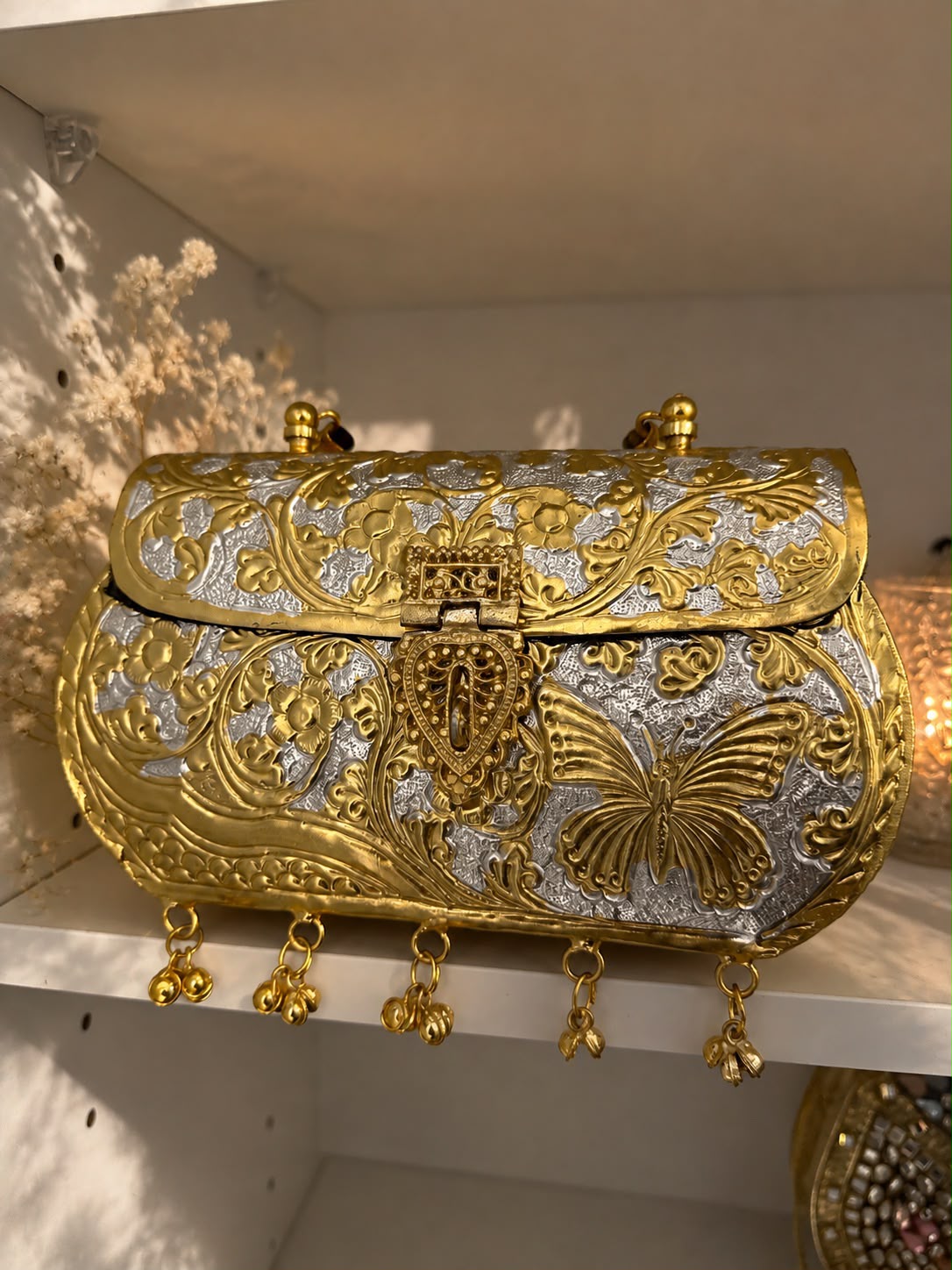 Sunehri Nakshi Clutch